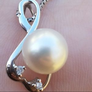 14k Solid White Gold Pearl & Diamond Pendant
